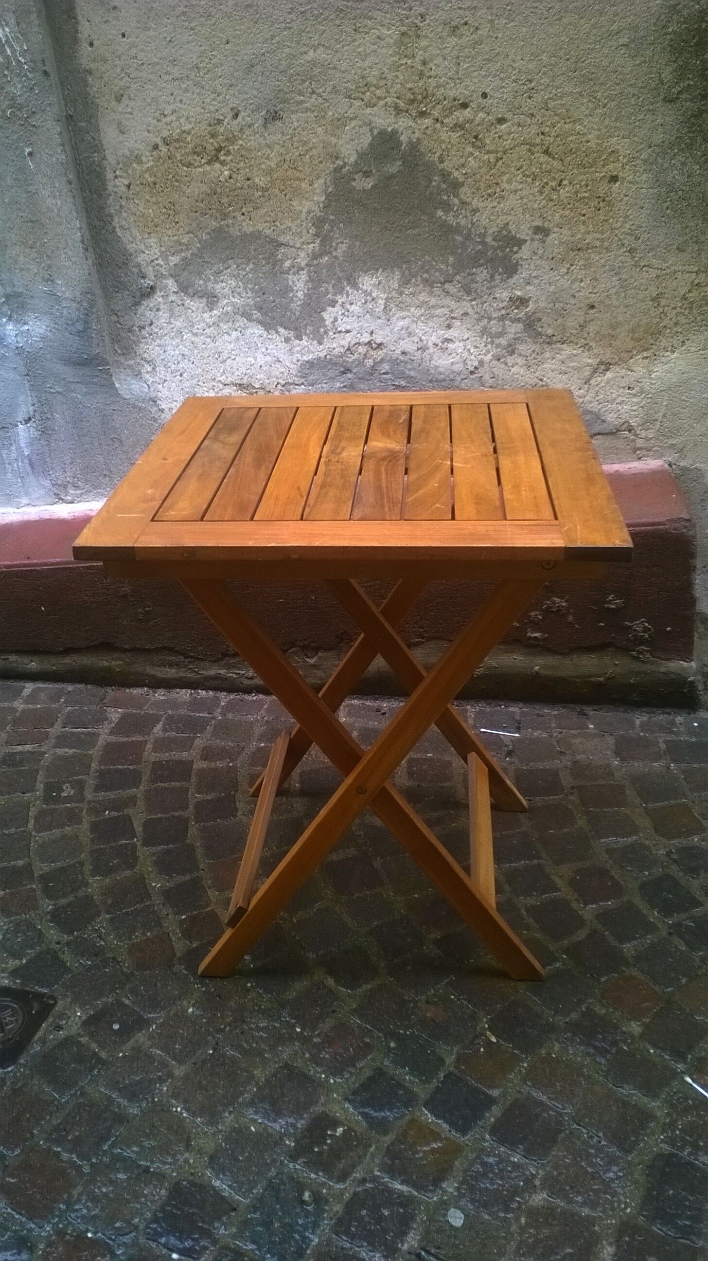 Pableible teak garden table