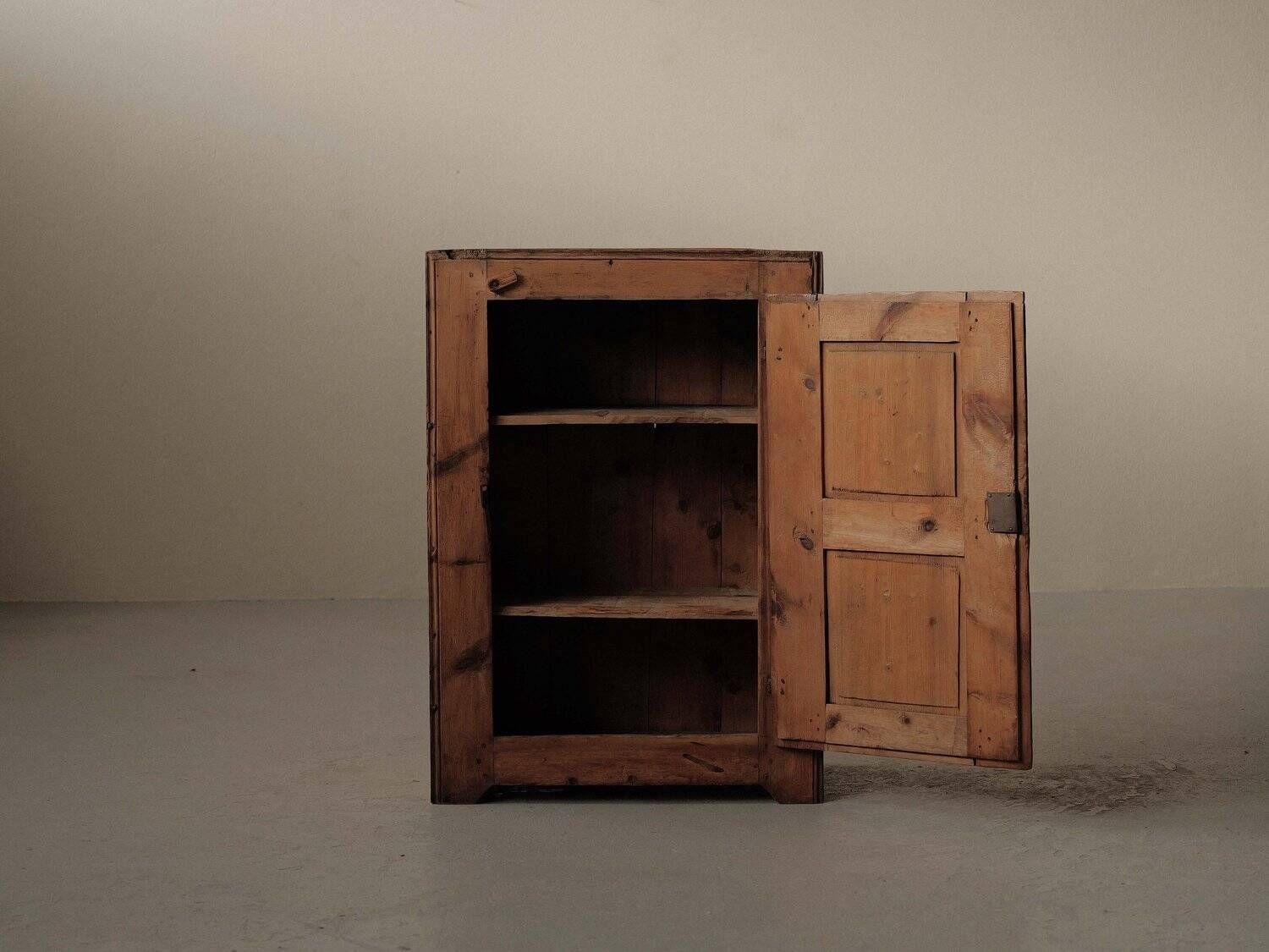 Alpine furniture in solid larch – Folk art – Savoy, 19th century