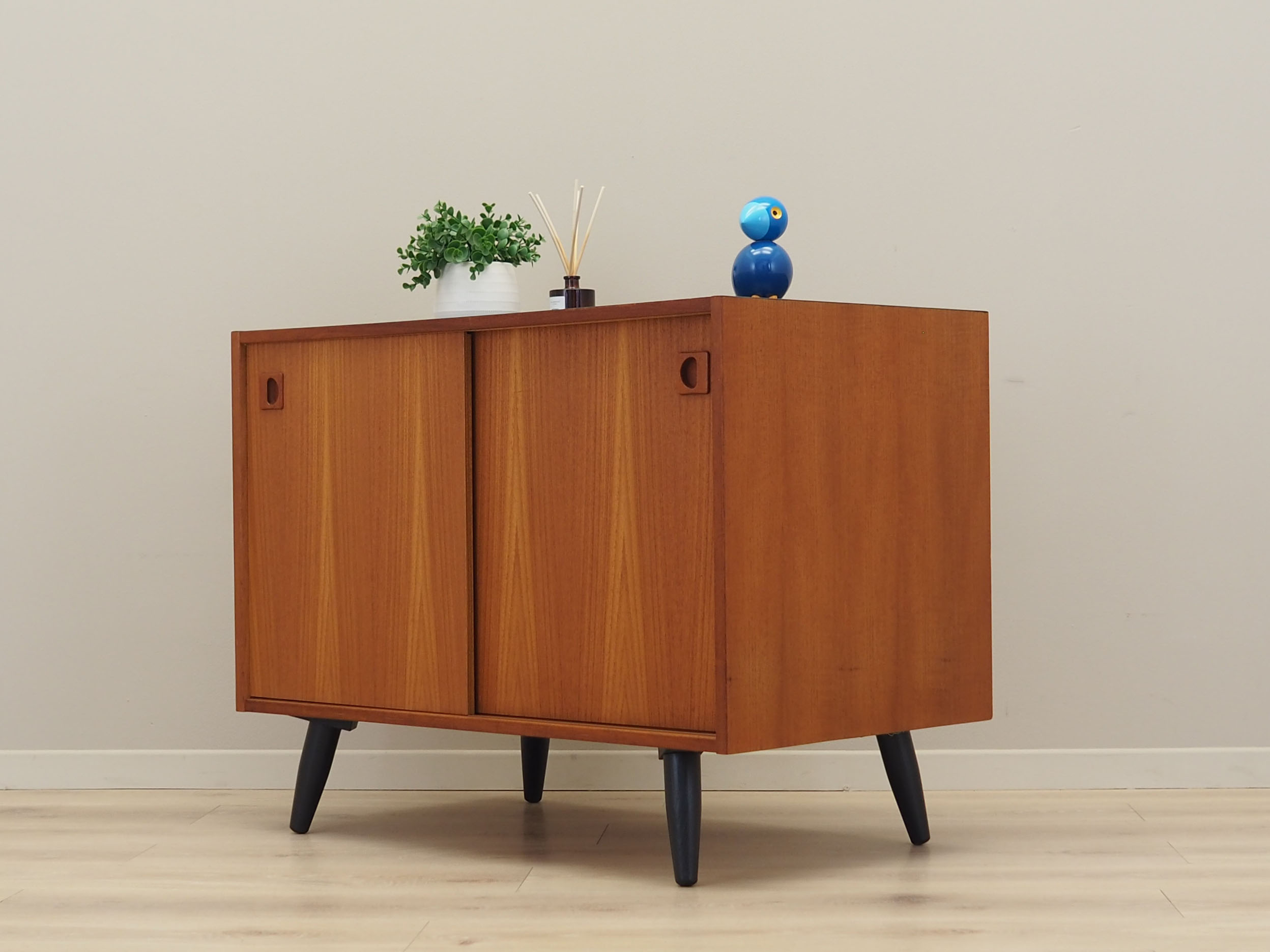 Buffet en teck, design danois, années 1970, production Danemark