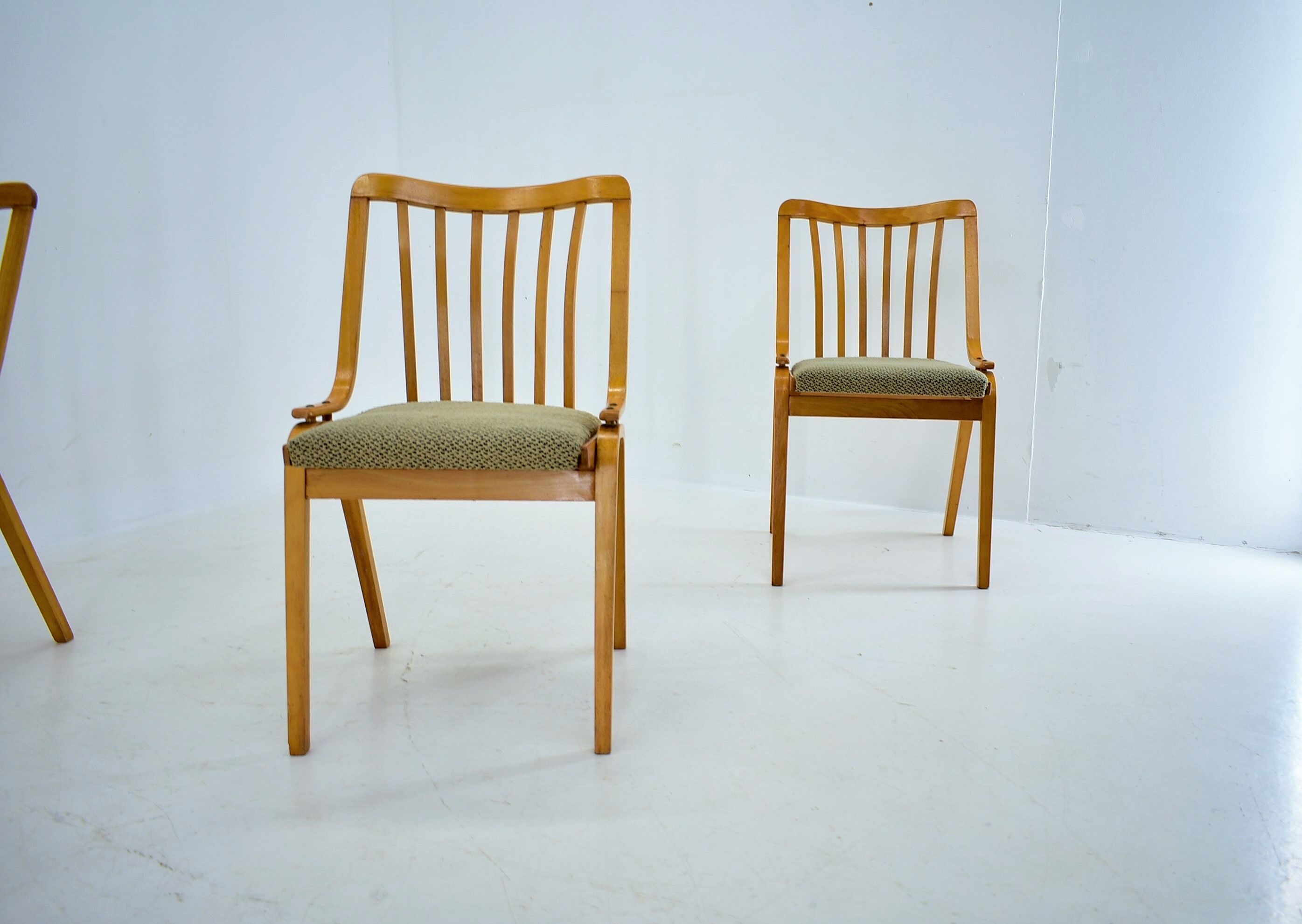 Ensemble de 4 chaises de salle à manger conçu par Antonín Šuman, années 1960