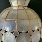 Mother-of-pearl suspension