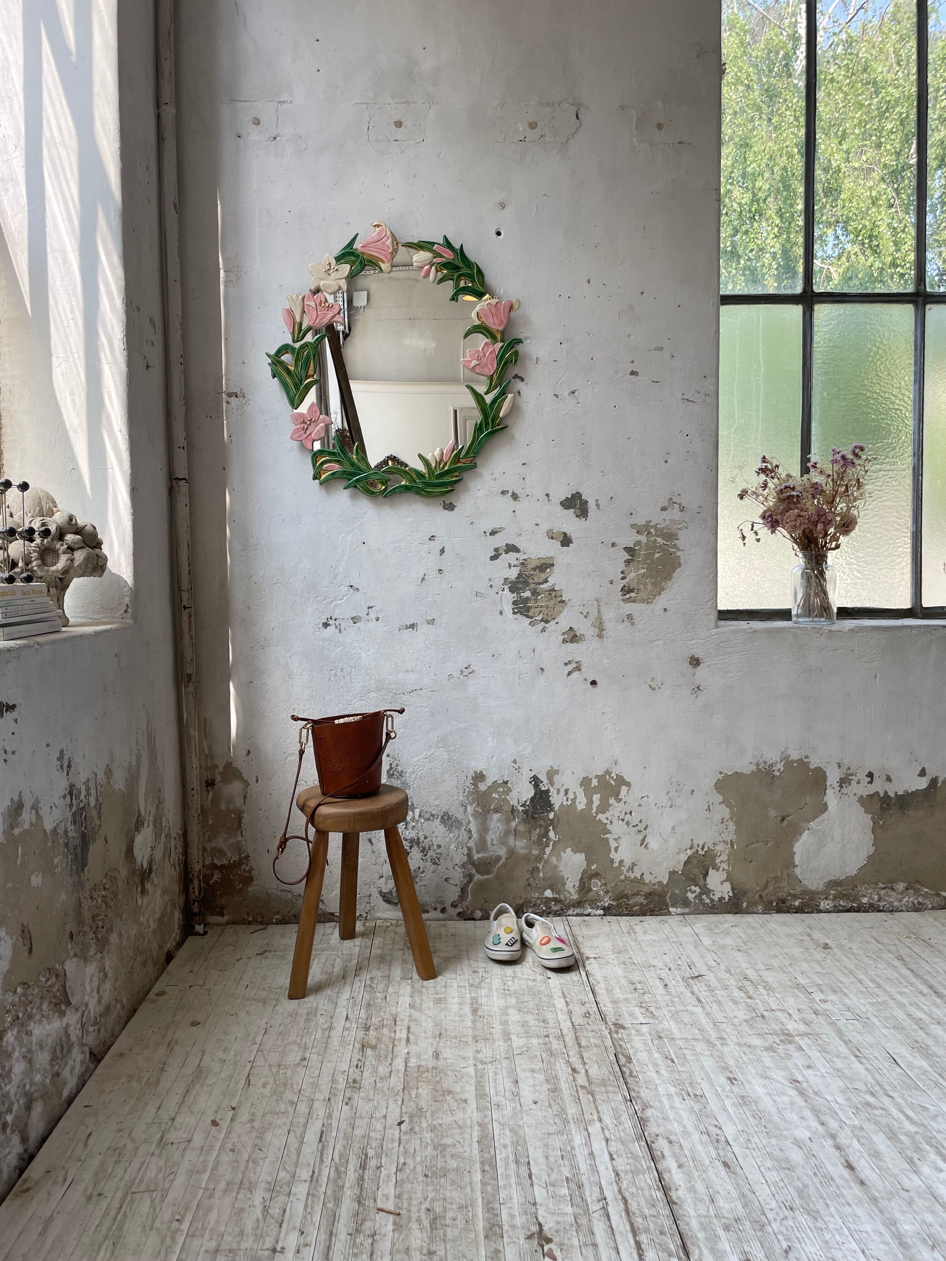 Oval ceramic mirror with flowers