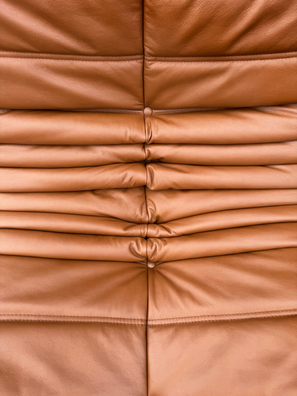 Fauteuil Togo en cuir marron attribué à Michel Ducaroy pour Ligne Roset