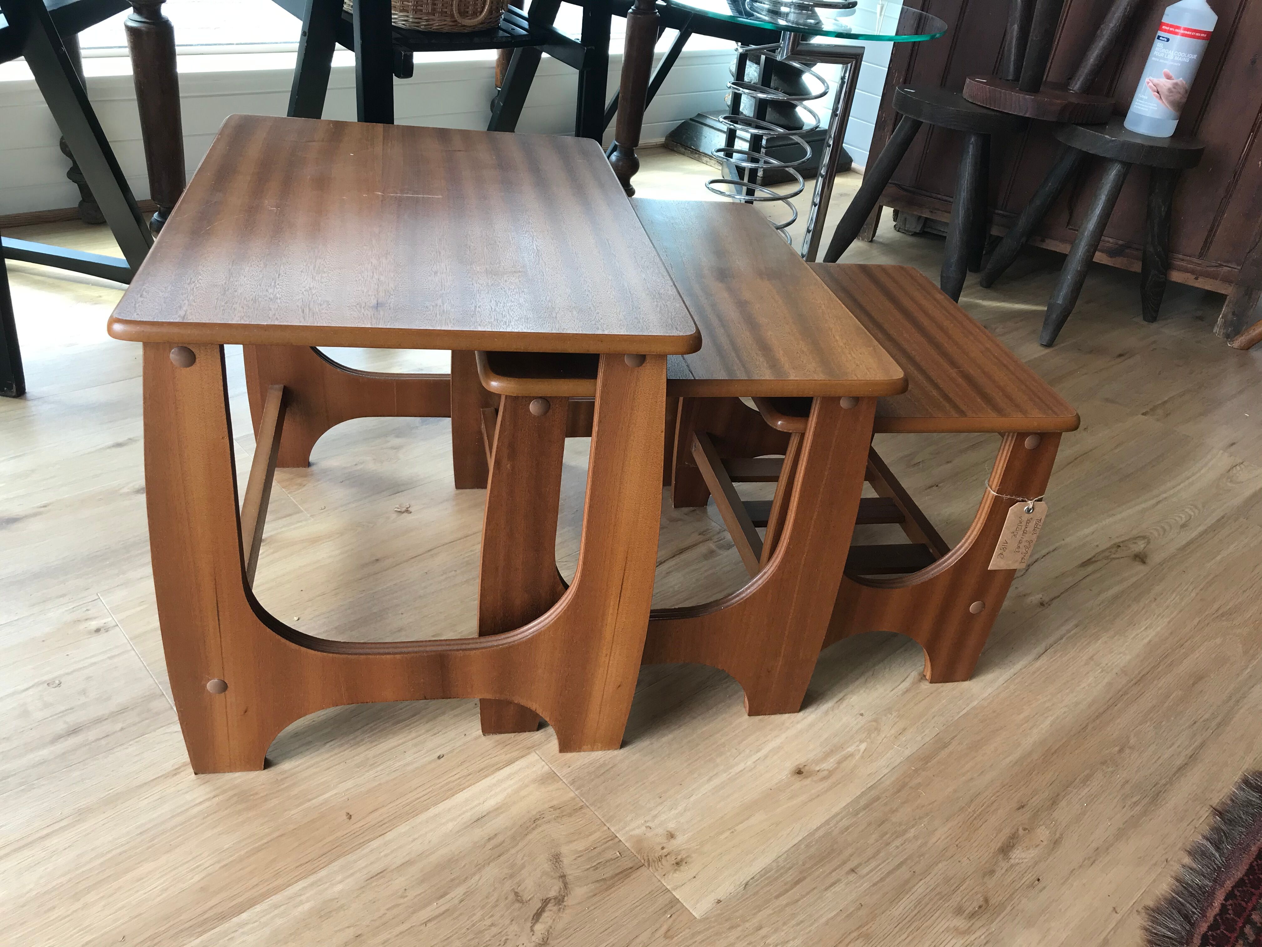 Tables gigognes scandinaves
