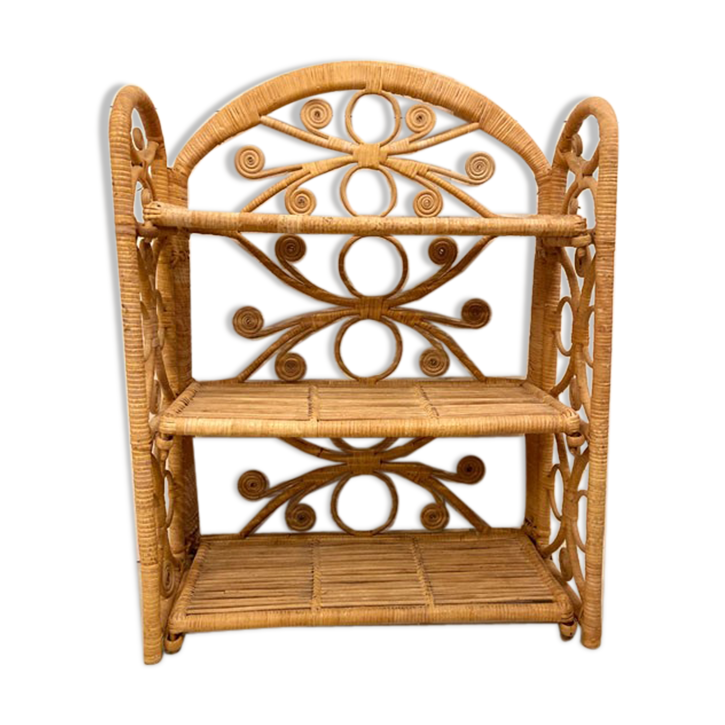Peacock rattan folding shelf