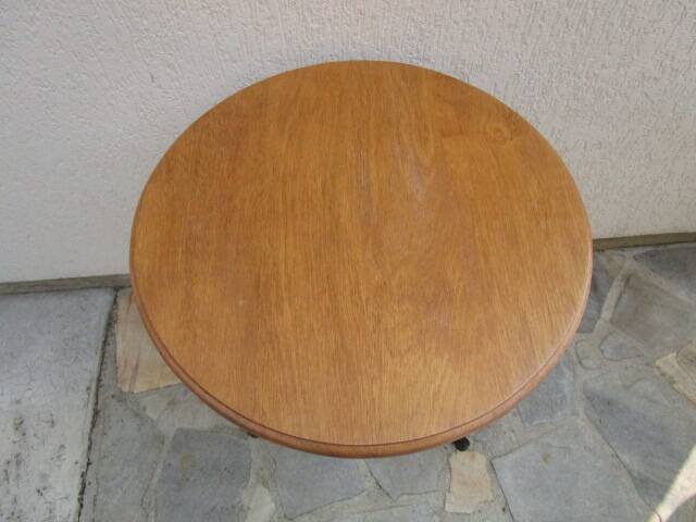 Round bistro table
