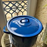 Vintage pot in enamelled sheet metal