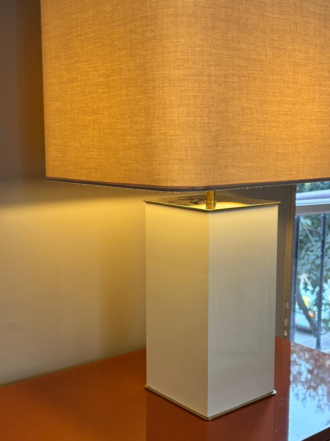 Elysée Red Edition Ivory Lamp