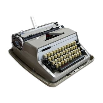 Triumph Gabriele 25 portable typewriter