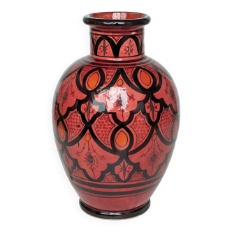 Vase marocain en céramique peint à la main​ par un artisan habile de la ville de Safi - Maroc