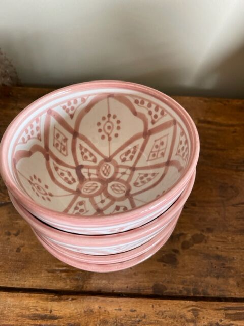 4 ceramic bowls
