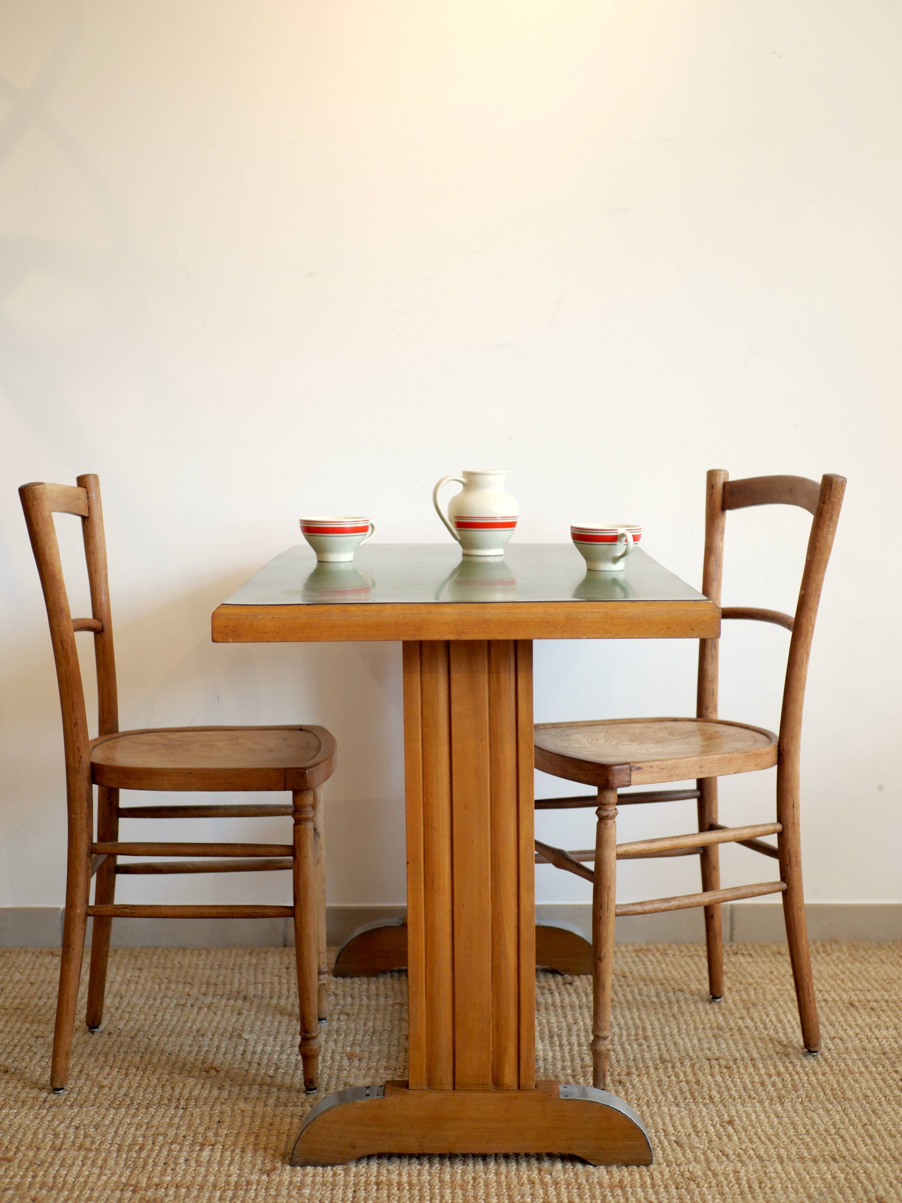 Bistro table and its two 1950s chairs
