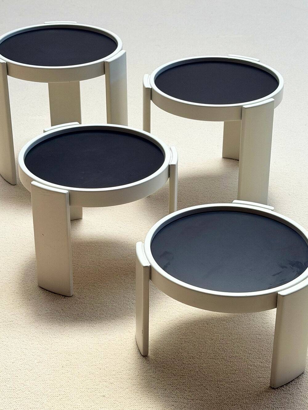 Nest of side tables 'Model 780', Gianfranco Frattini, Cassina, Italy, 1960s