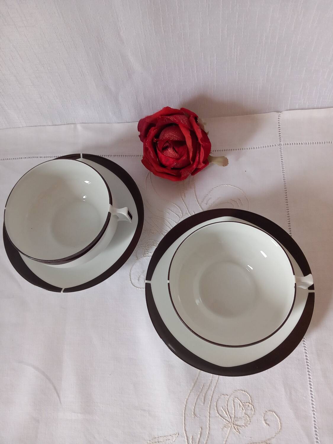Lunch duo cups and saucers in Limoges porcelain by Lafarge.