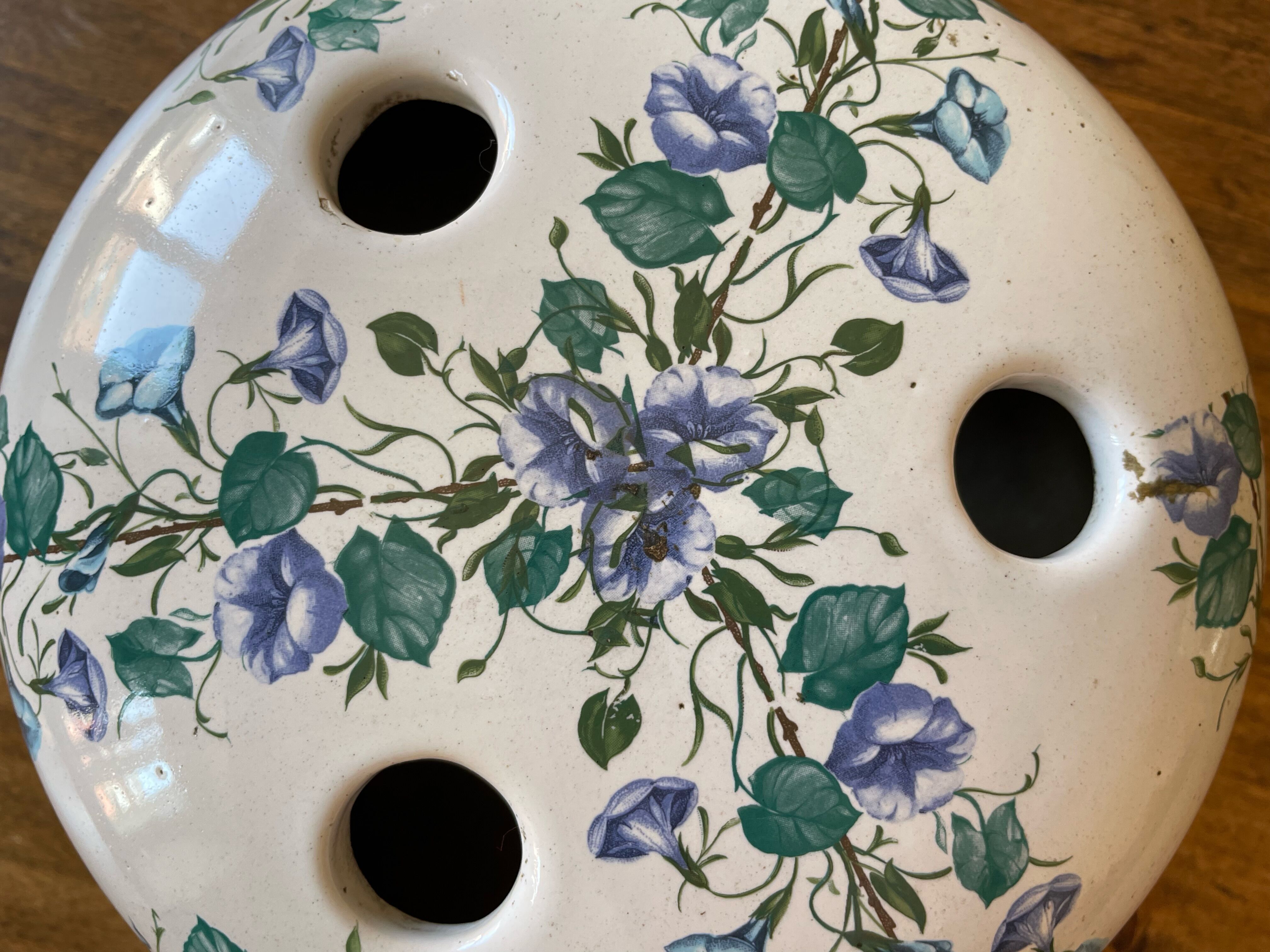 Ceramic flower pique