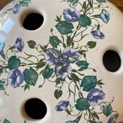 Ceramic flower pique