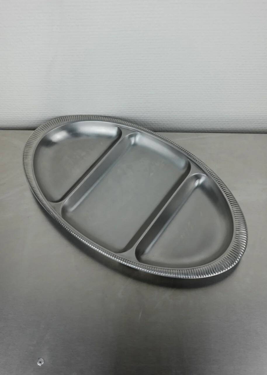 serviteur ovale en inox contour travaillé