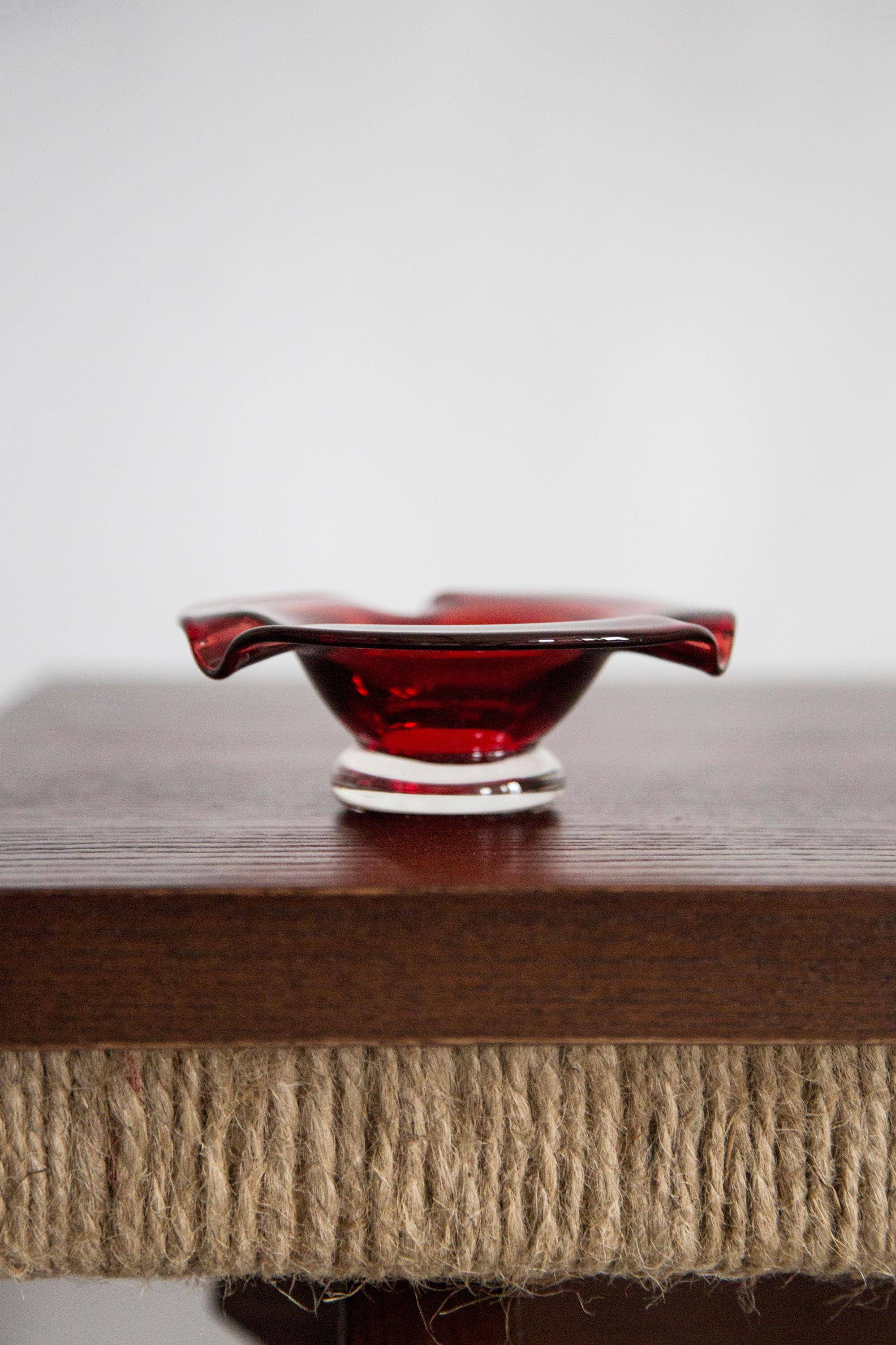 Cendrier en Verre Rouge du Milieu du Siècle, Italie, 1970s