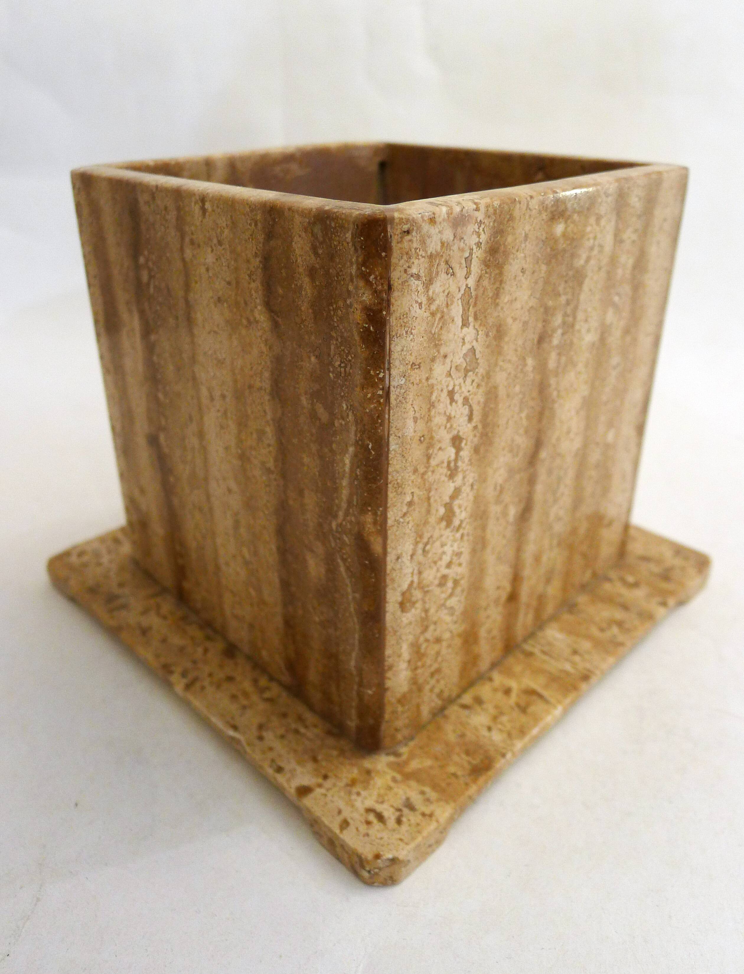 Cache-pot carré en travertin