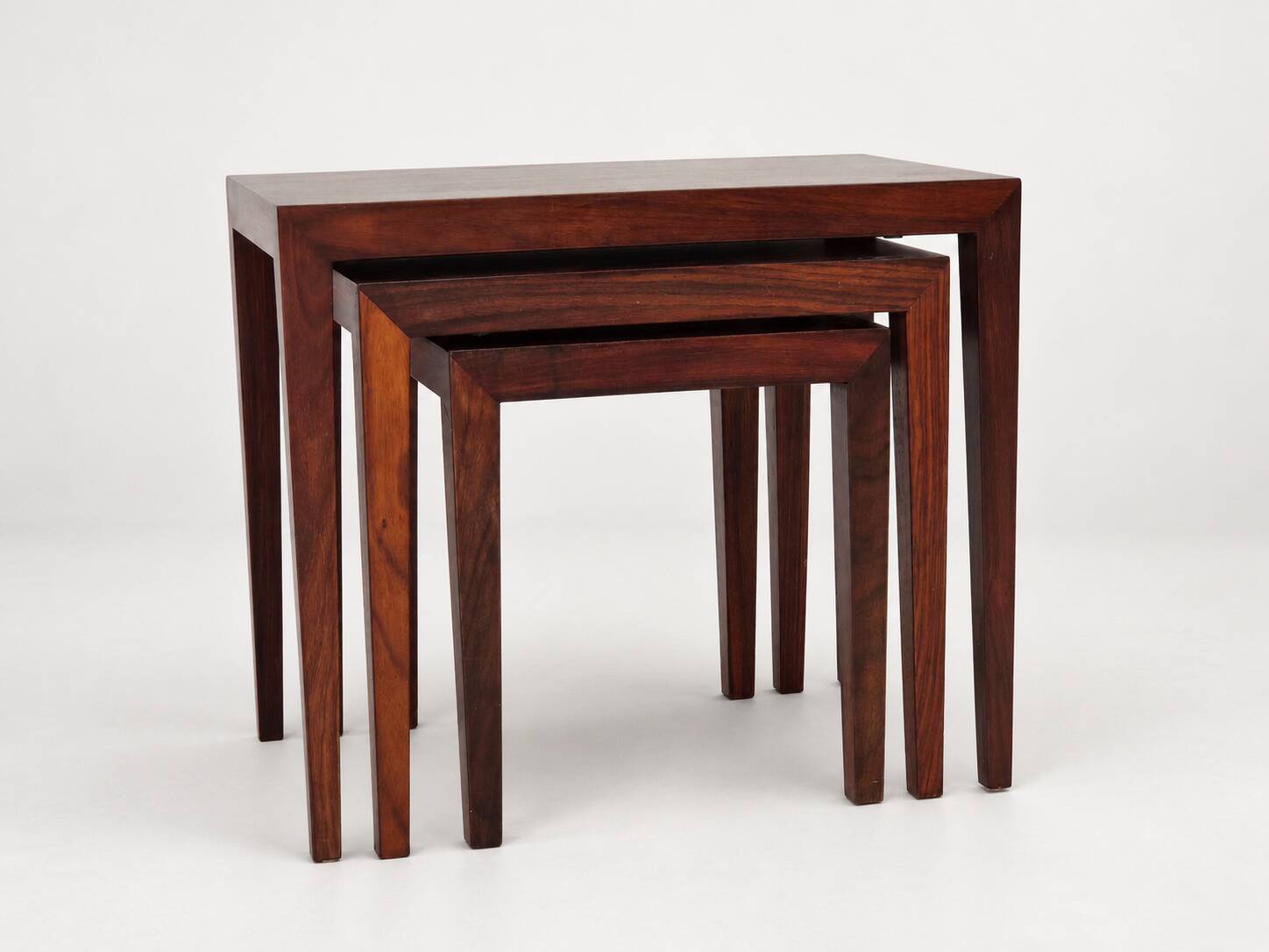 Tables gigognes en palissandre par Severin Hansen, Haslev Møbelsnedker Danemark années 60.