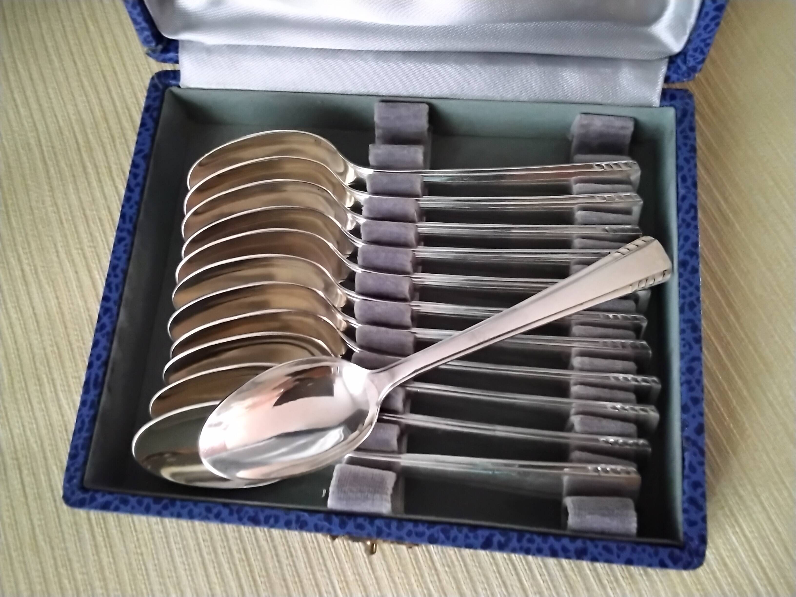 Coffret de 12 cuillères à café métal argenté 18 G