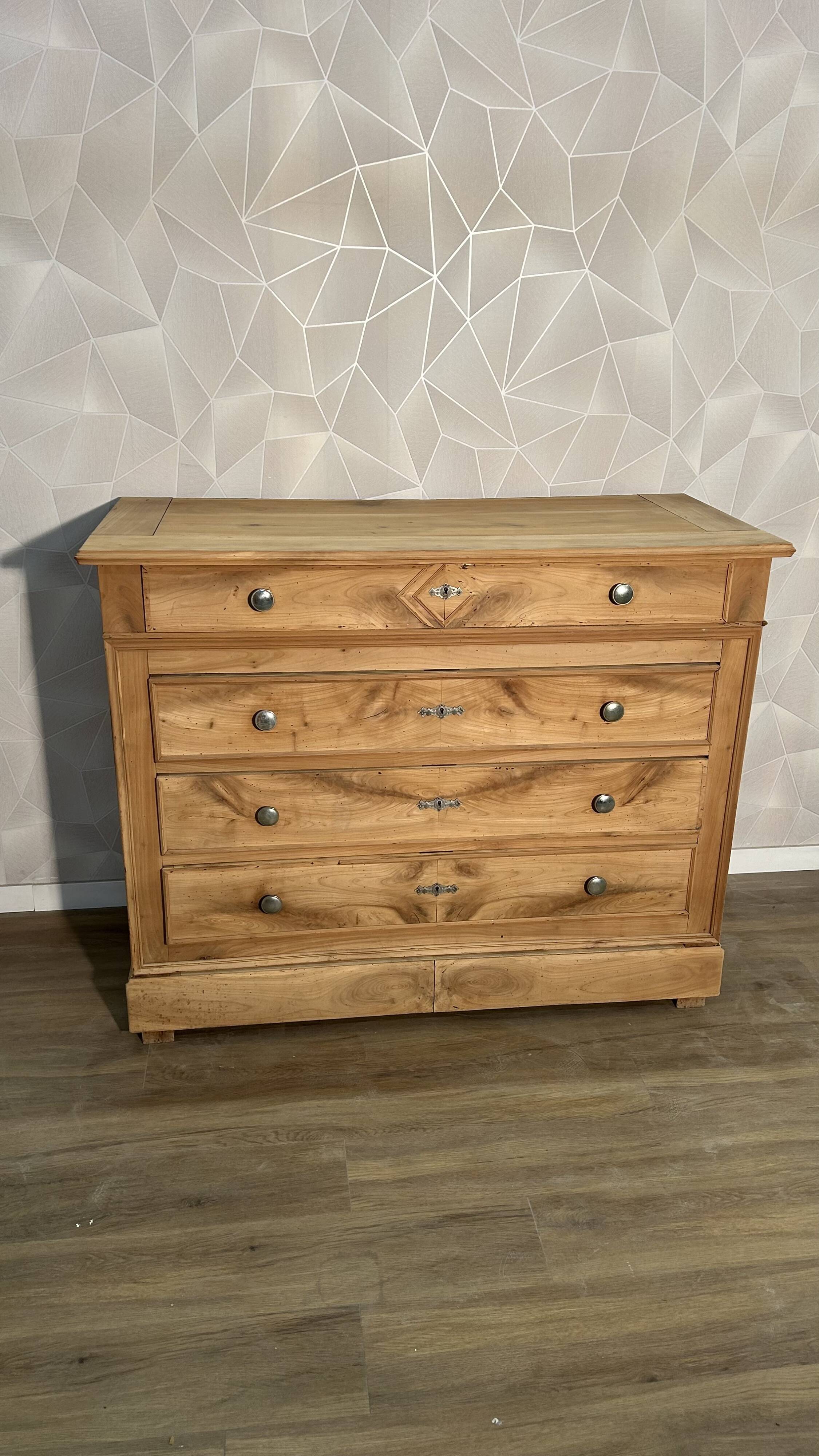 Louis Philipe airbrushed chest of drawers with 5 drawers