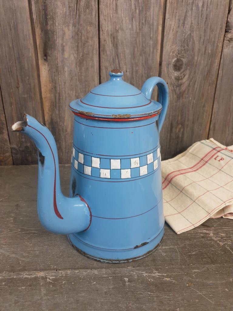 Antique enamelled coffee maker - Kitchen decoration