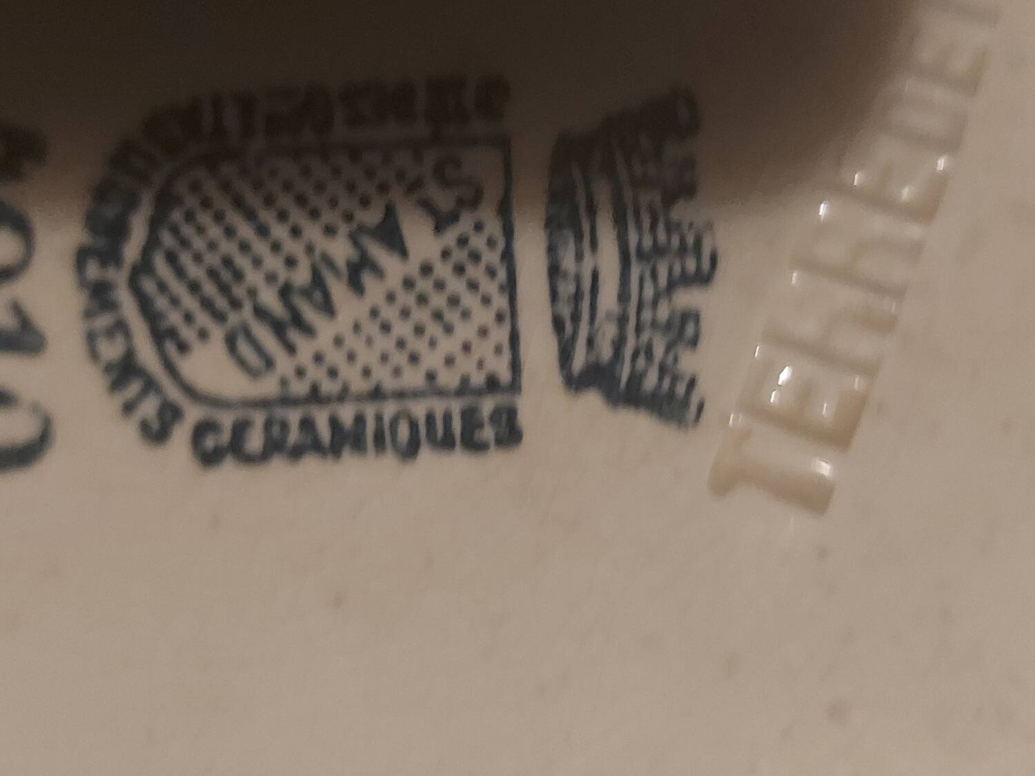 Saint-Armand flat opaque plate