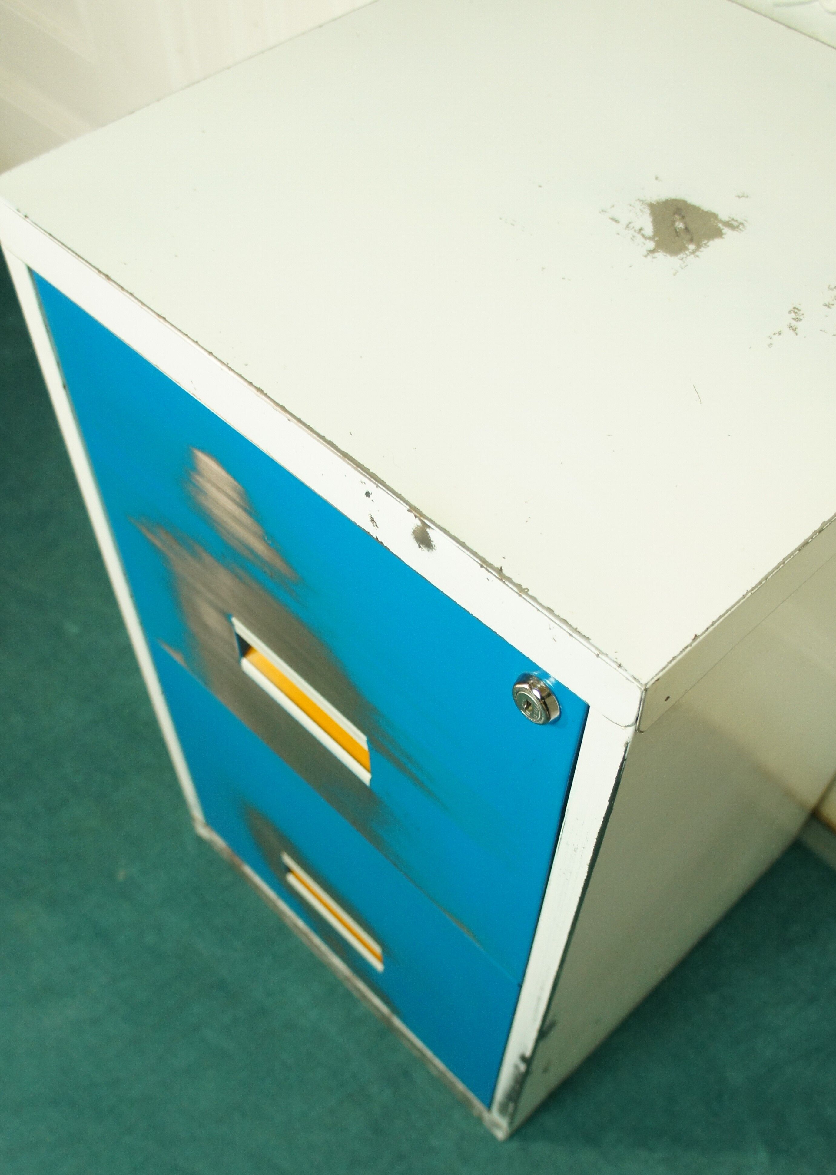 2 metal drawers for hanging backs