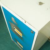 2 metal drawers for hanging backs