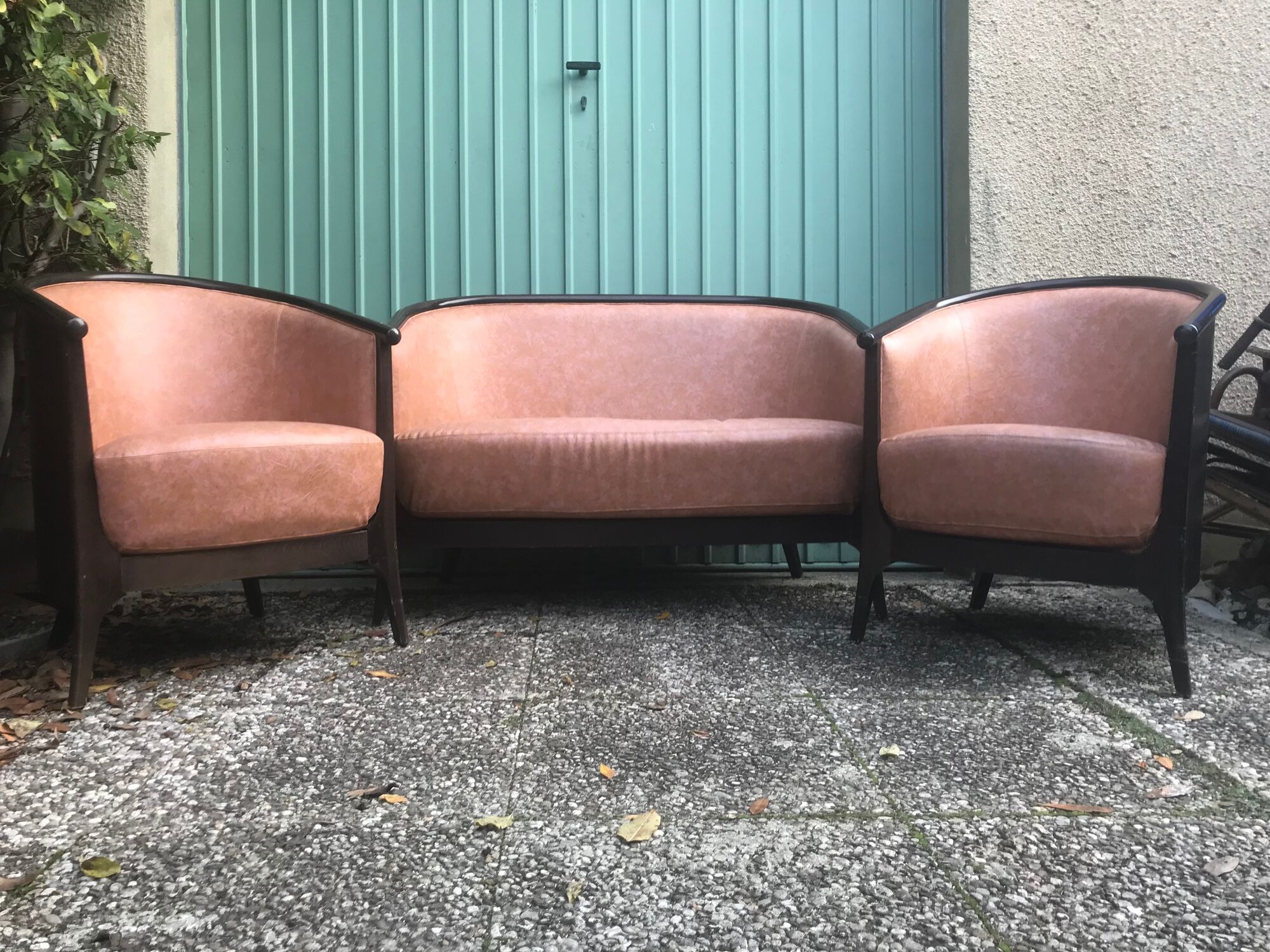 Lot of 2 armchairs and a sofa from Baumann in black wood and marble rose leather