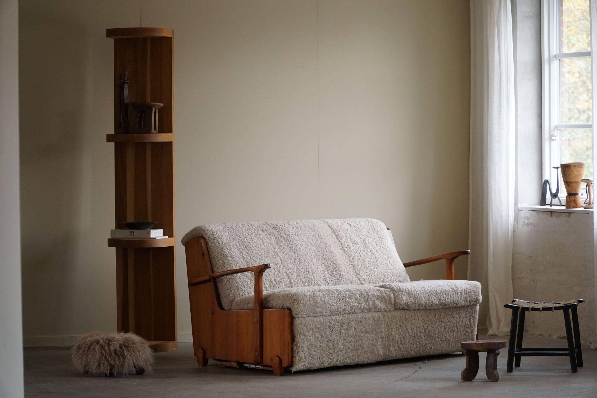 Modern Swedish two-seater independent sofa bed in pine and lambswool, 1950s.