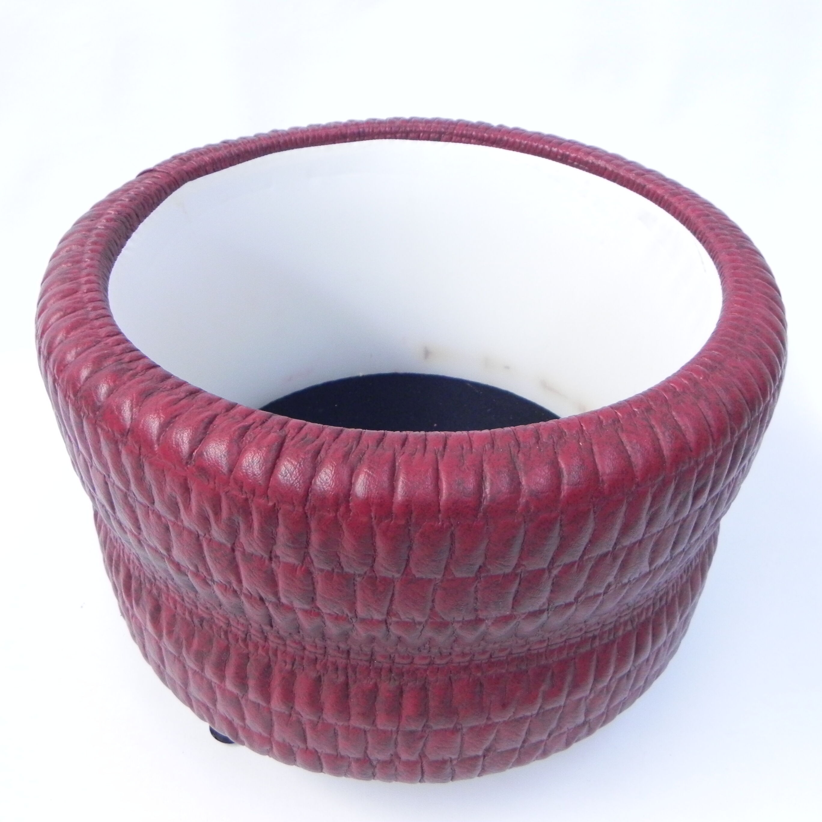 Vintage pouf on 3 legs