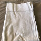 Drap ancien 100% lin. Bordures à bribes brodées. En parfait état.