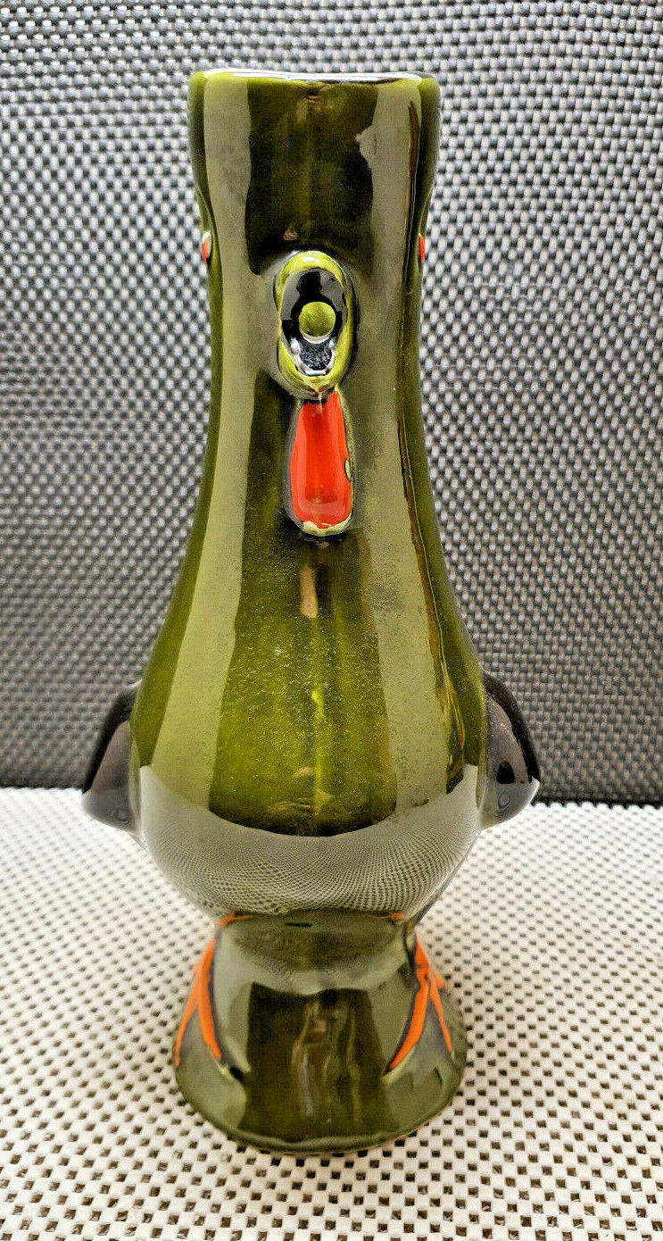 Pitcher in barbotine