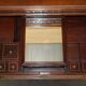 Commode George III vers 1770 en noyer par Thomas Chippendale