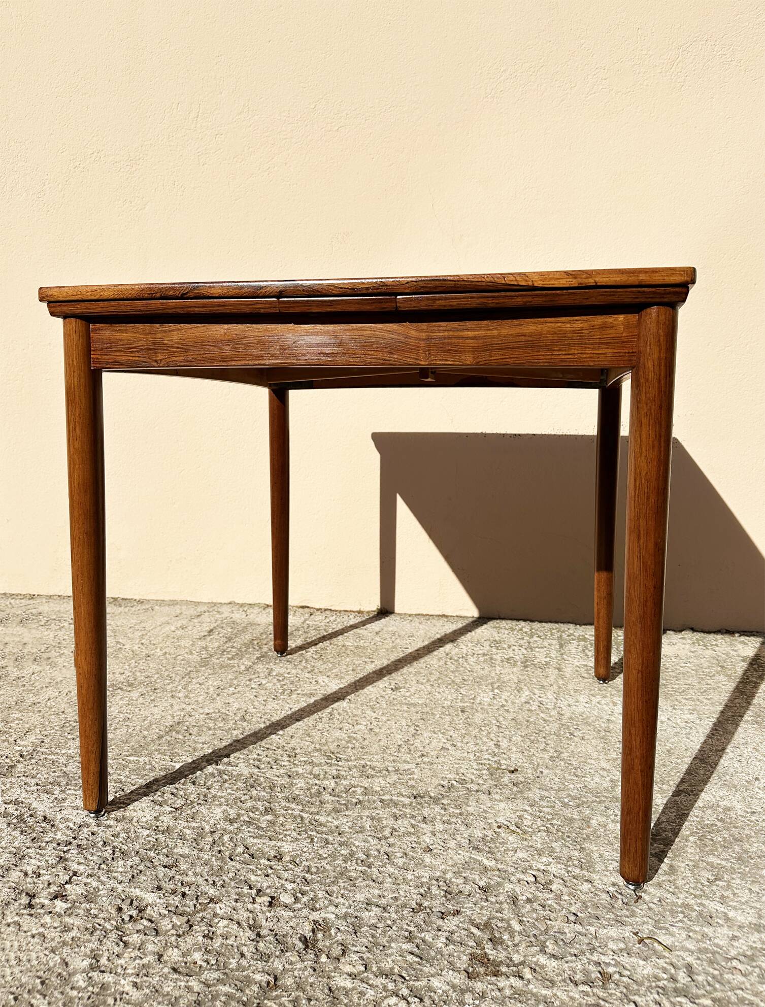 Danish extendable dining table in Rio rosewood 1960