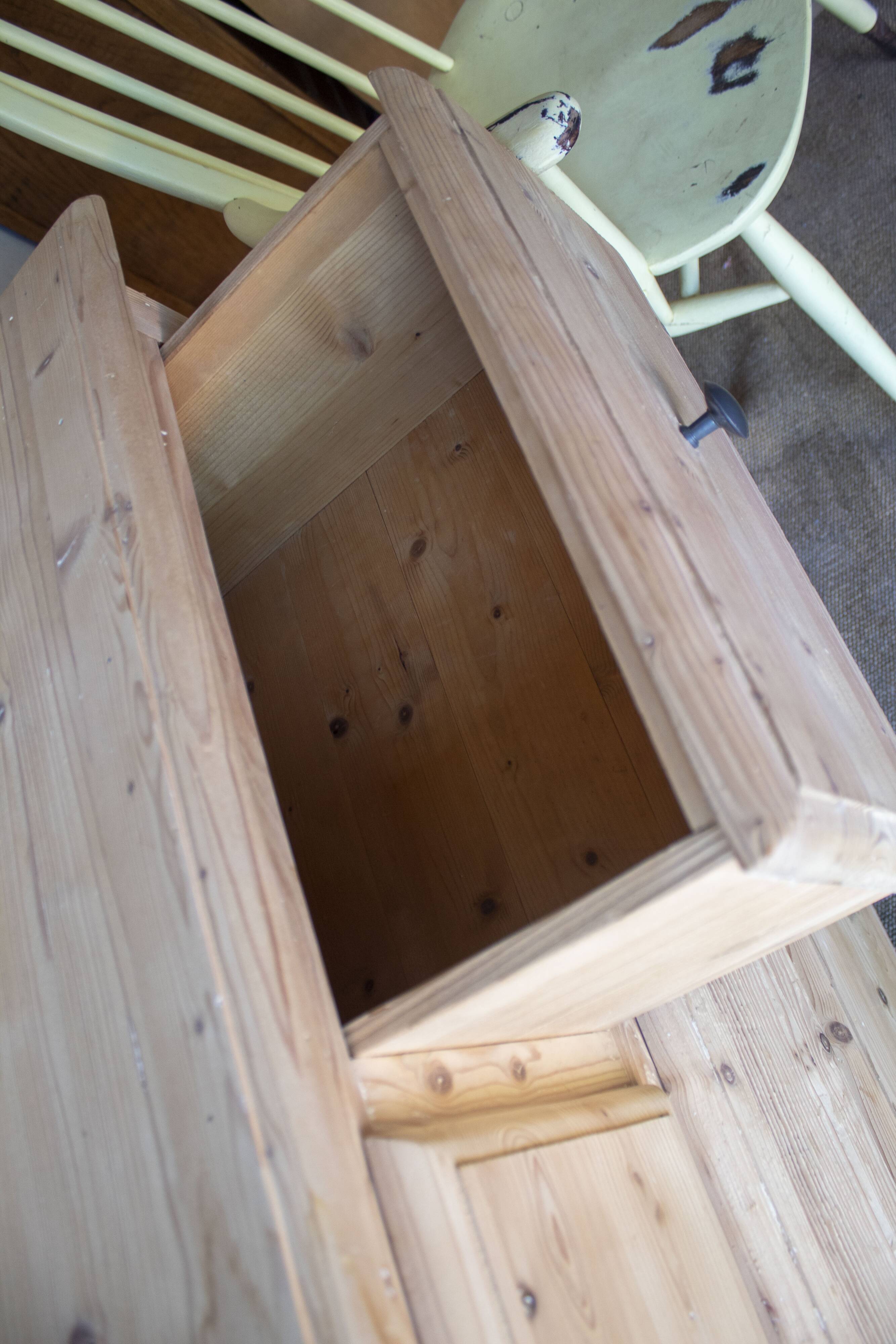 Solid wood chest of drawers