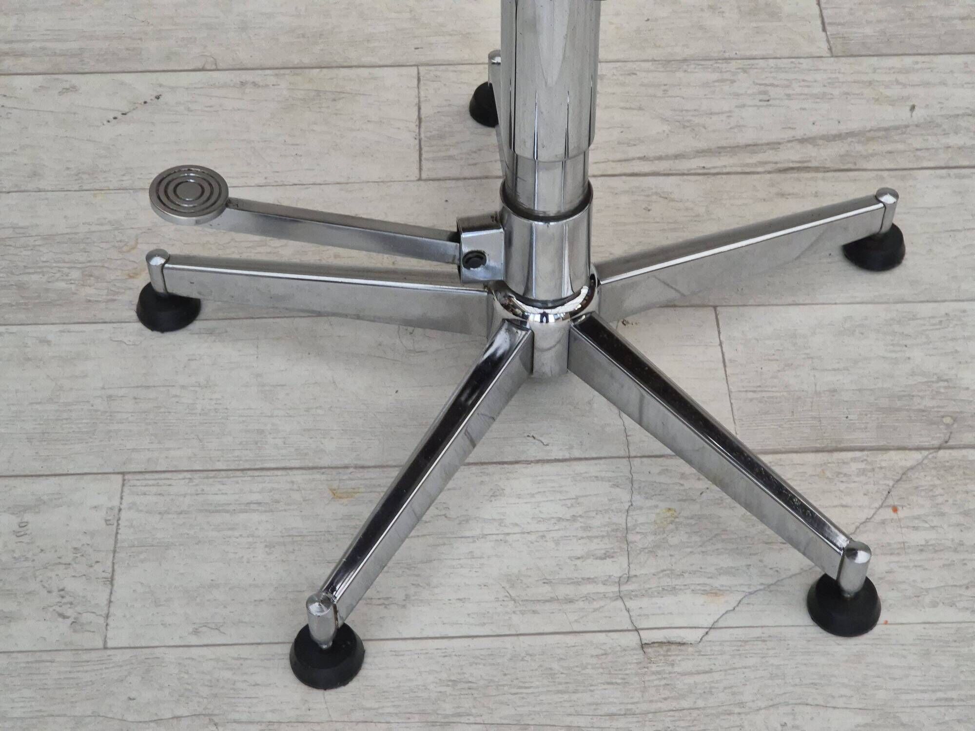 1970s, Scandinavian swivel chair, original condition, artificial leather, chrome steel.