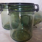 4 identical 1l green solidex jars