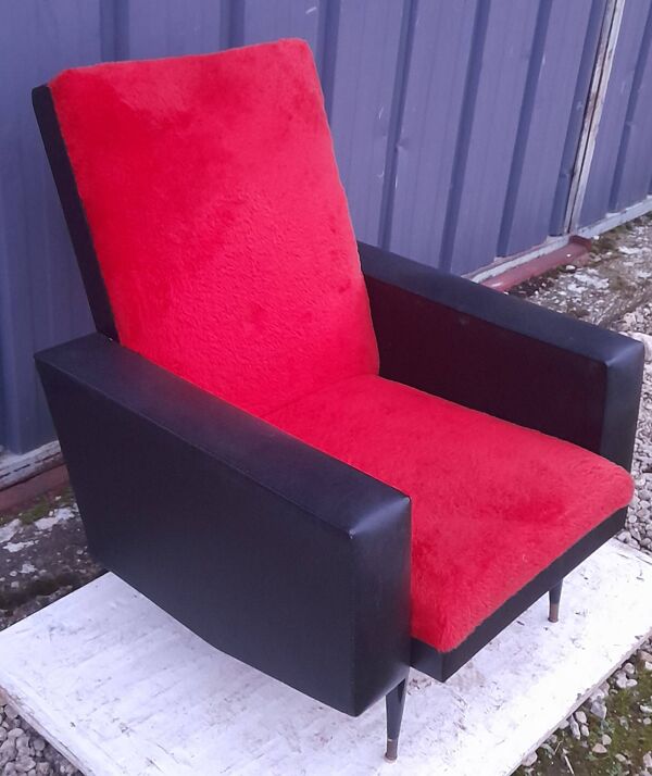 Fauteuil skaï noir et fourrure rouge