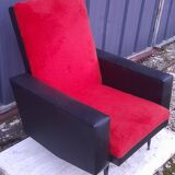 Fauteuil skaï noir et fourrure rouge