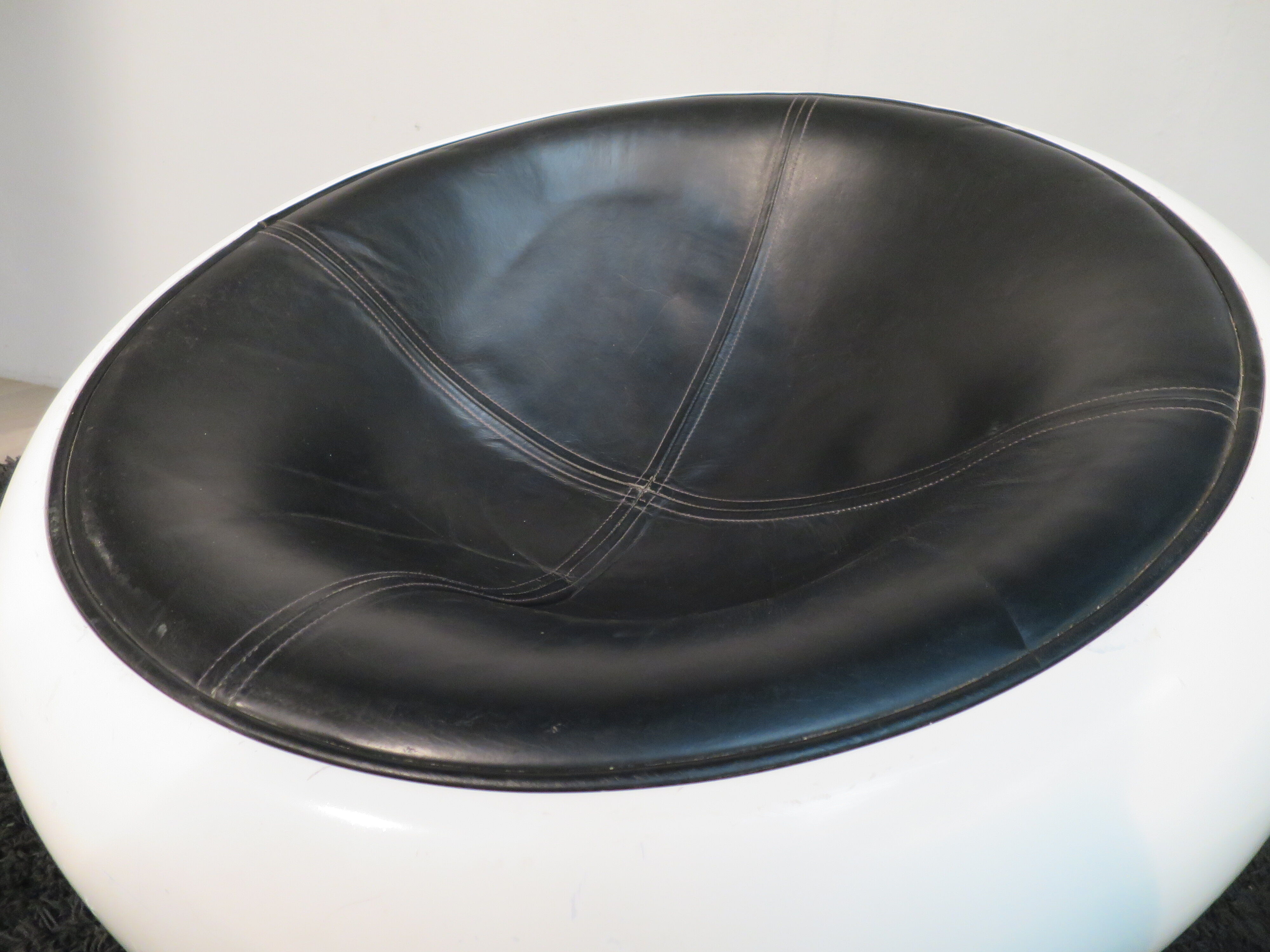 1967 egg pod armchair