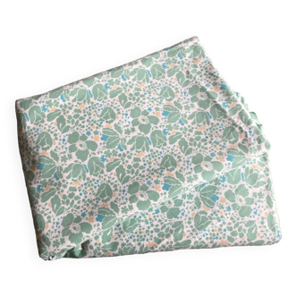 Drap plat vintage 2 personnes en coton. Motifs floraux verts sur fond blanc