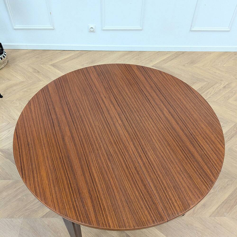 Scandinavian round table