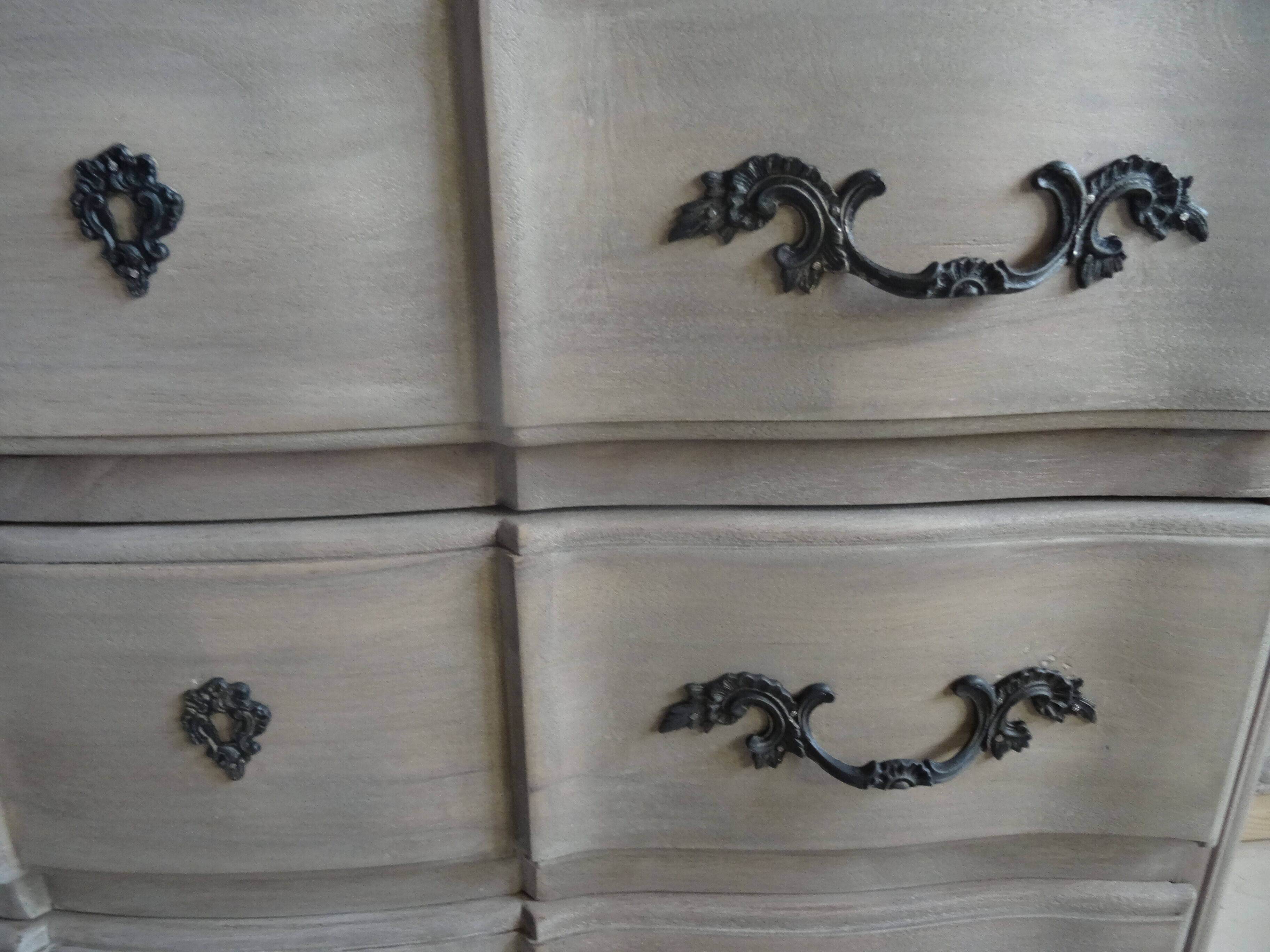 Arbalete chest of drawers