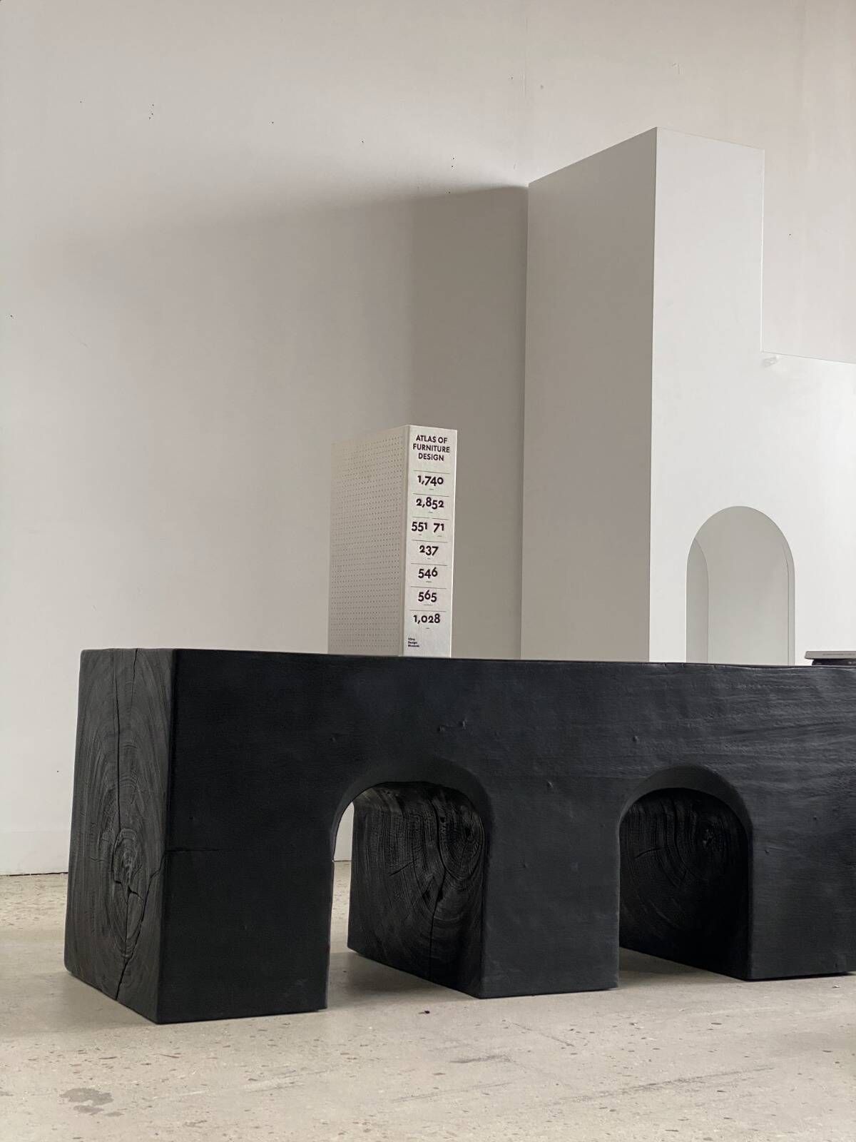 Bench in solid monoxyl wood, carved base in 3 arches - Black color