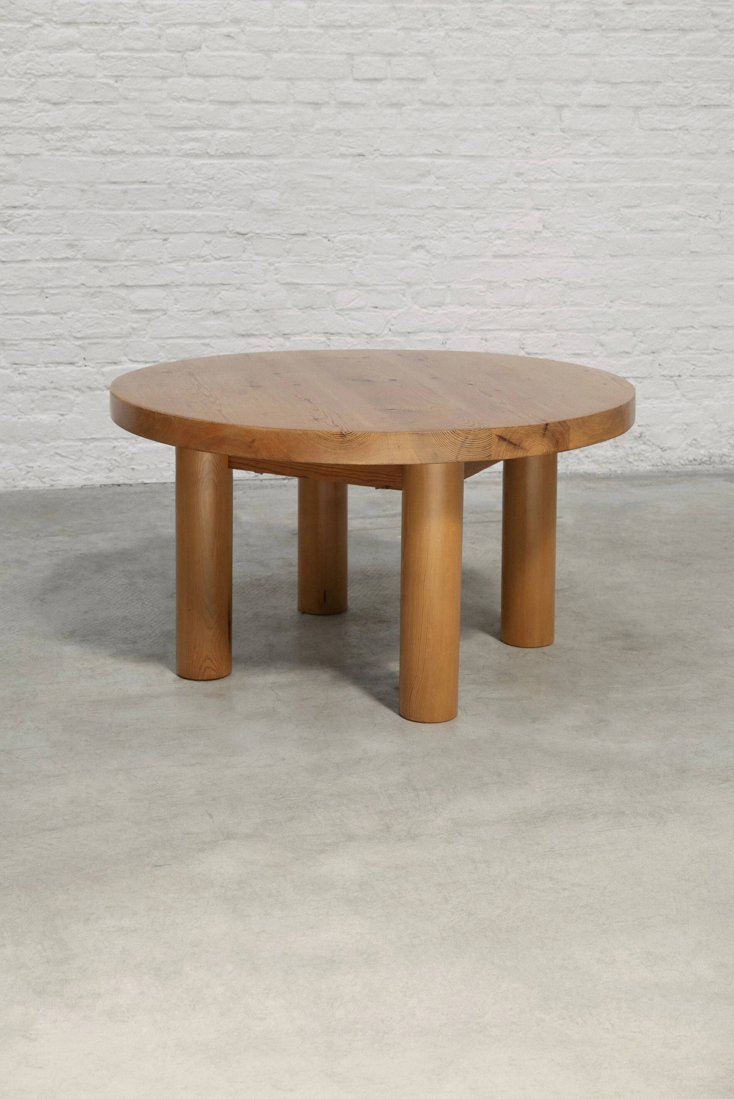 Table basse ronde en bois d'orme massif, France, années 1970