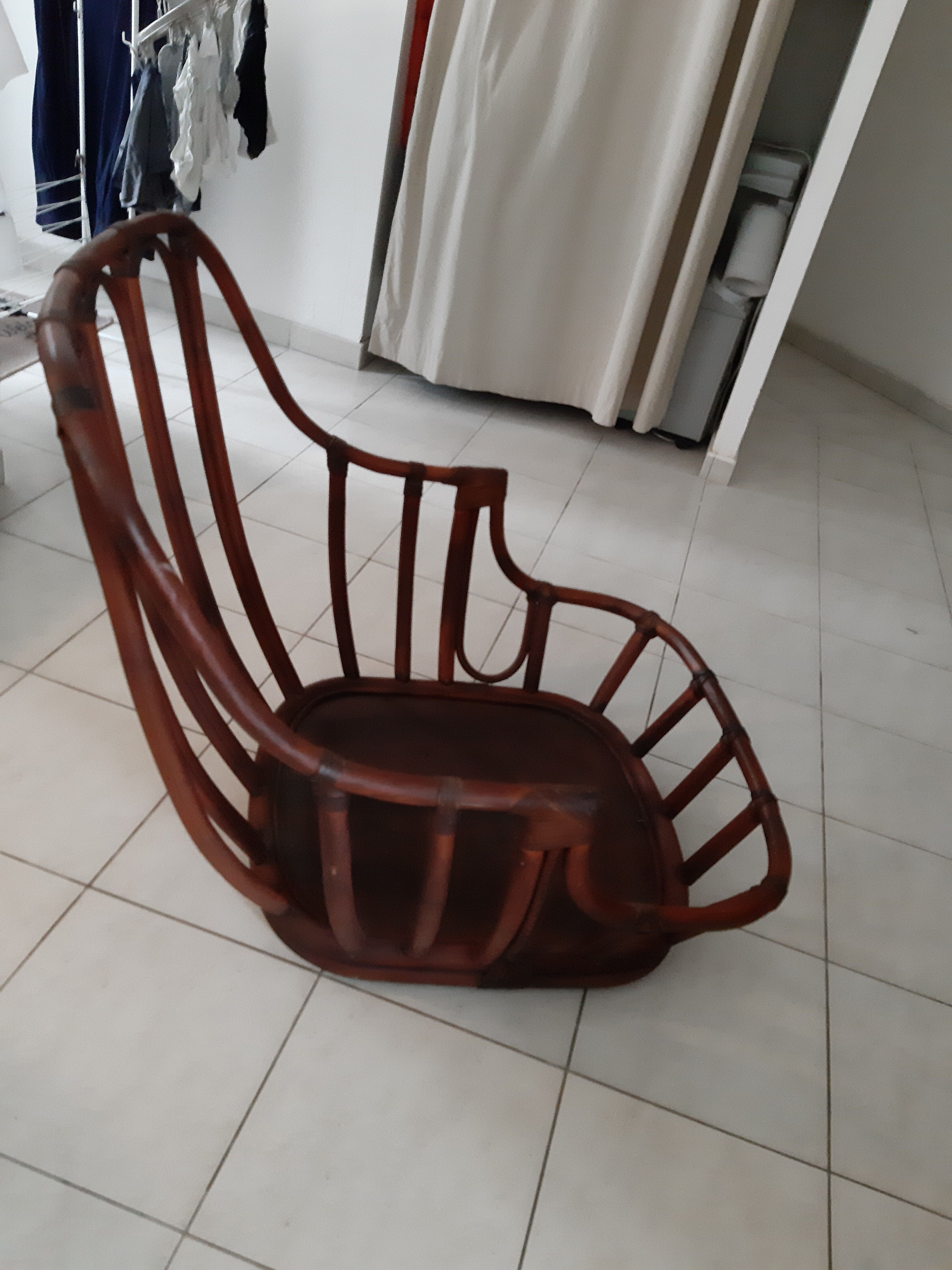 Fauteuil rotin des années 60 ras du sol