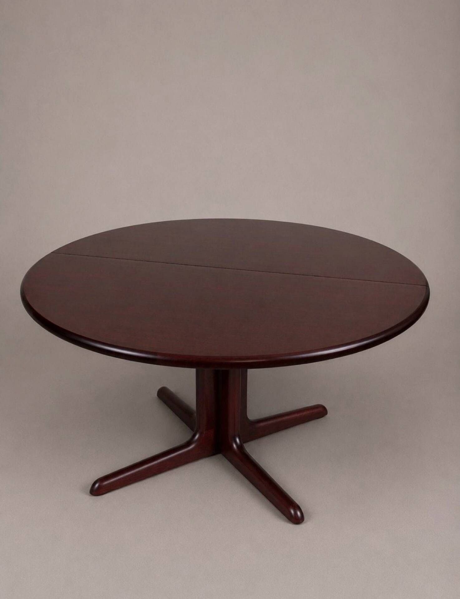 Extendable round table Skovby furniture